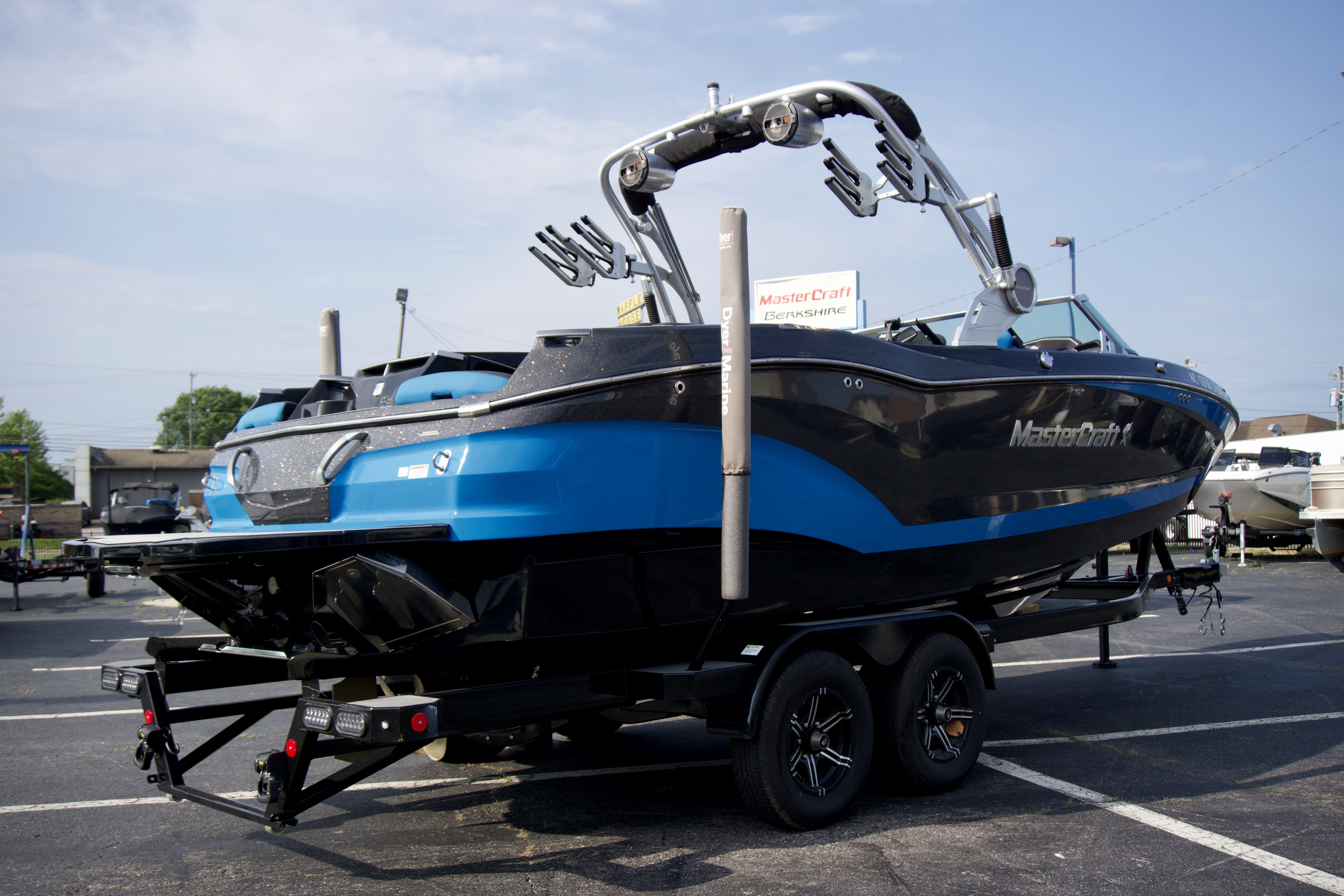 2019 MasterCraft X24 [2] 1M25119A